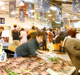 鮮魚市場 魚太郎